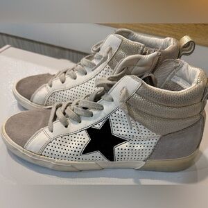 Vintage Premium Design Sneakers with Black and White Accents